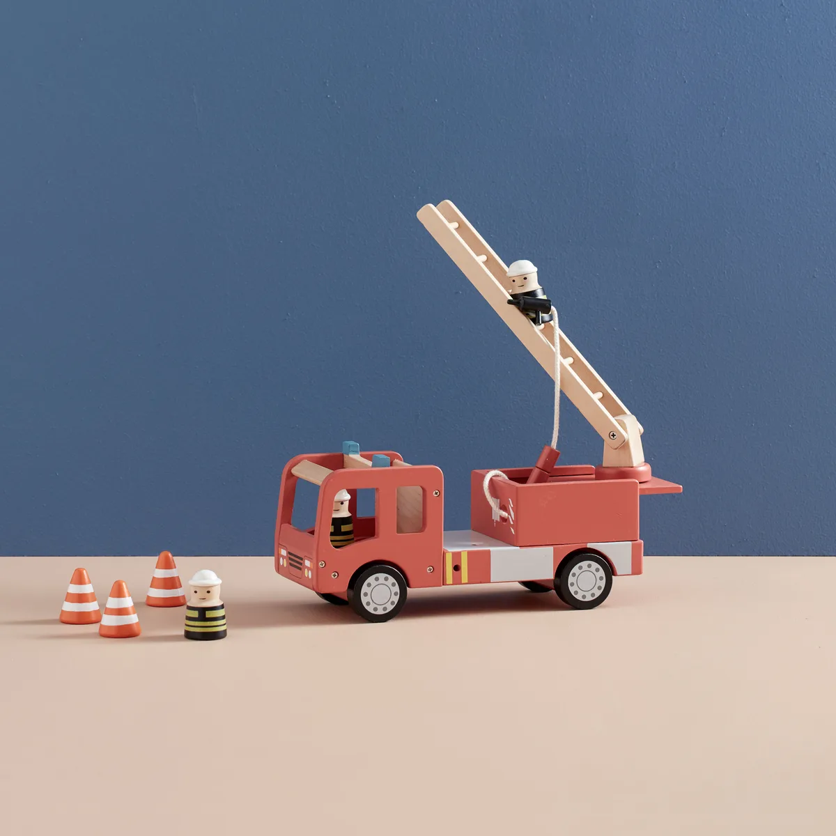 Camion de pompier en bois – Image 9