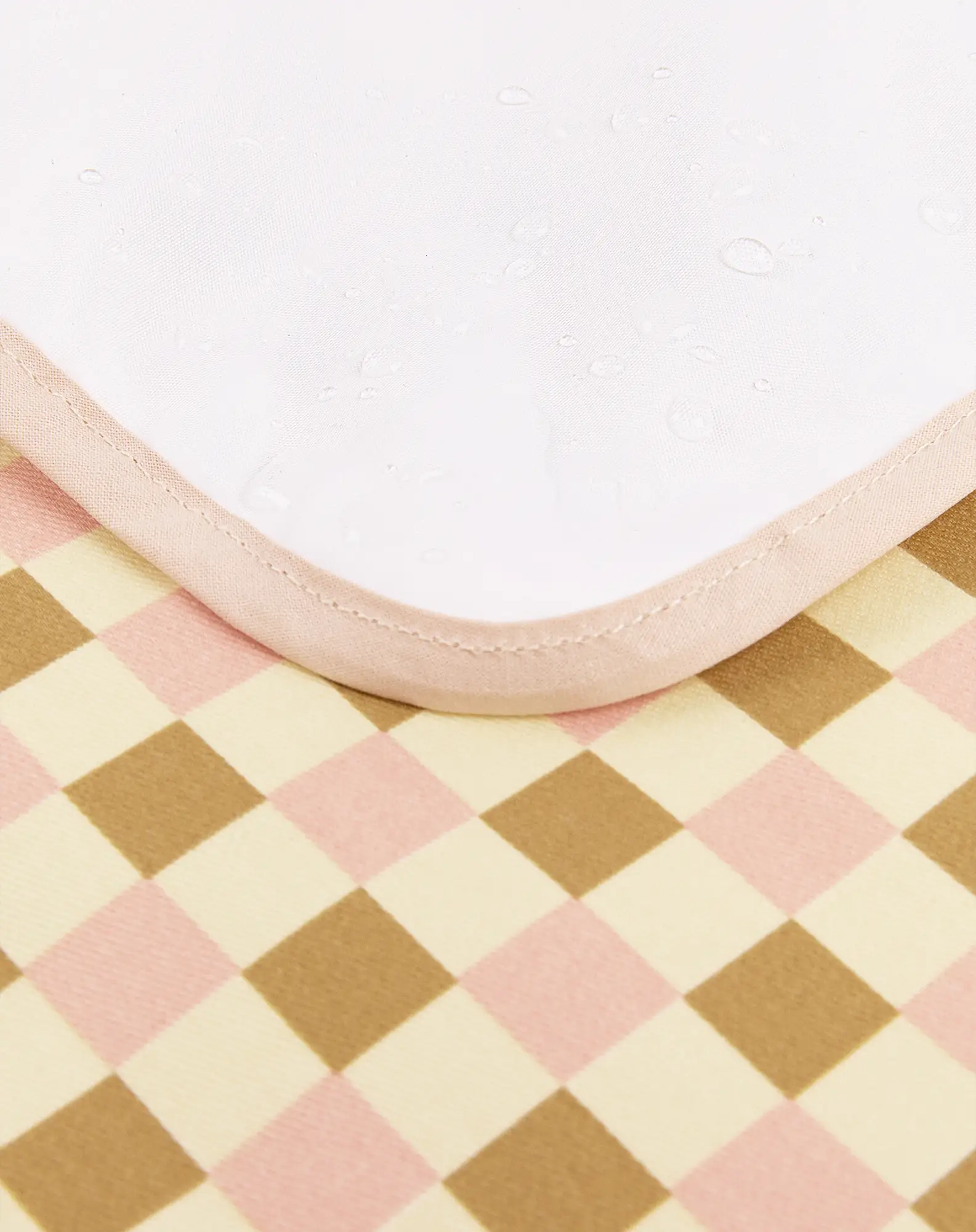 Tapis à langer imperméable Hyde Park - Yellow Pink Mosaic – Image 2